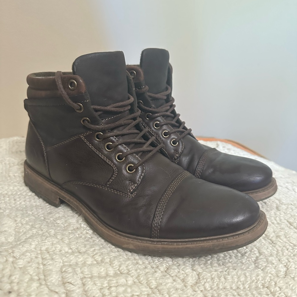 Apt 9 Men’s brown leather ankle boots. Size 9.5